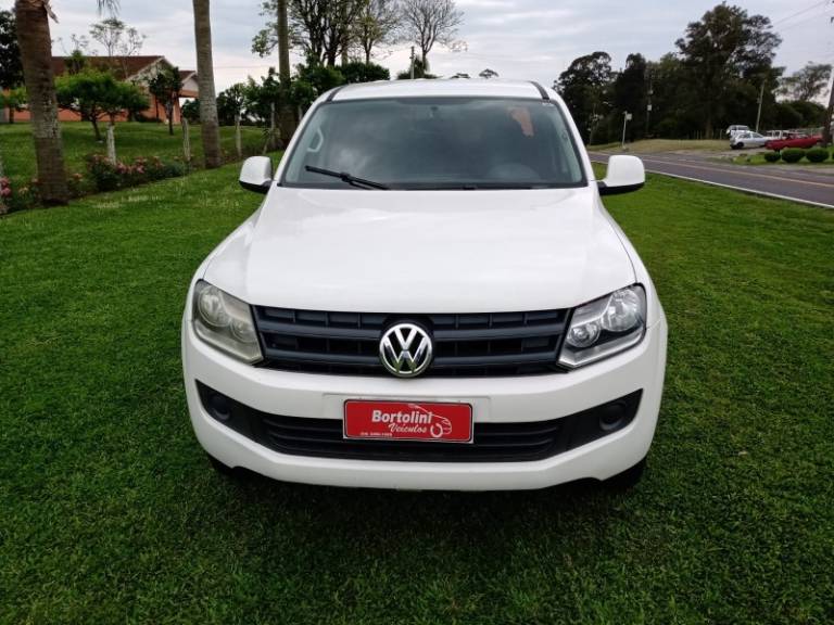 VOLKSWAGEN - AMAROK - 2013/2014 - Branca - R$ 86.000,00