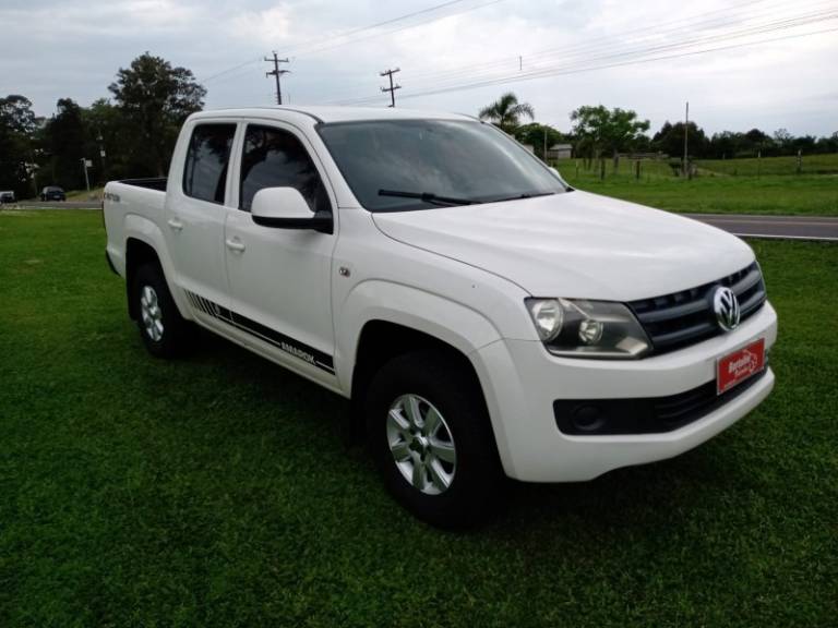 VOLKSWAGEN - AMAROK - 2013/2014 - Branca - R$ 86.000,00