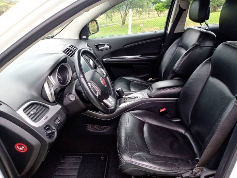 FIAT - FREEMONT - 2013/2014 - Branca - R$ 59.000,00