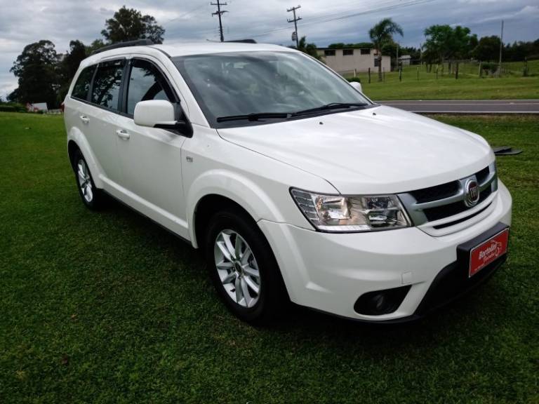 FIAT - FREEMONT - 2013/2014 - Branca - R$ 59.000,00