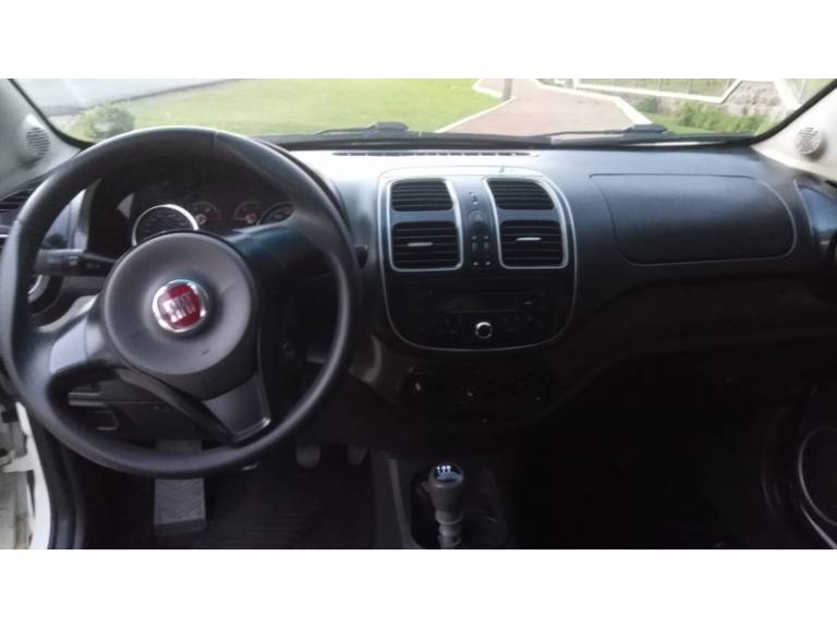 FIAT - GRAND SIENA - 2012/2013 - Branca - R$ 36.800,00