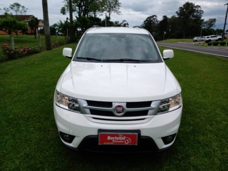 FIAT - FREEMONT - 2013/2014 - Branca - R$ 59.000,00