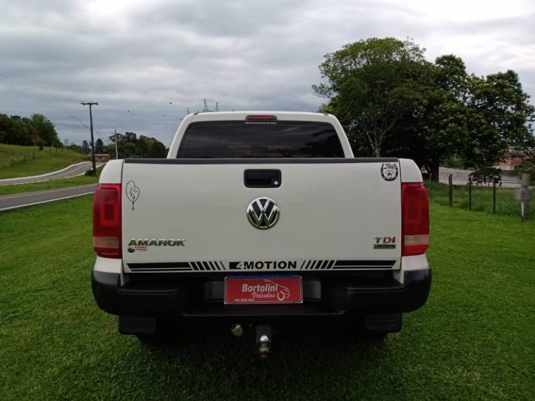 VOLKSWAGEN - AMAROK - 2013/2014 - Branca - R$ 86.000,00