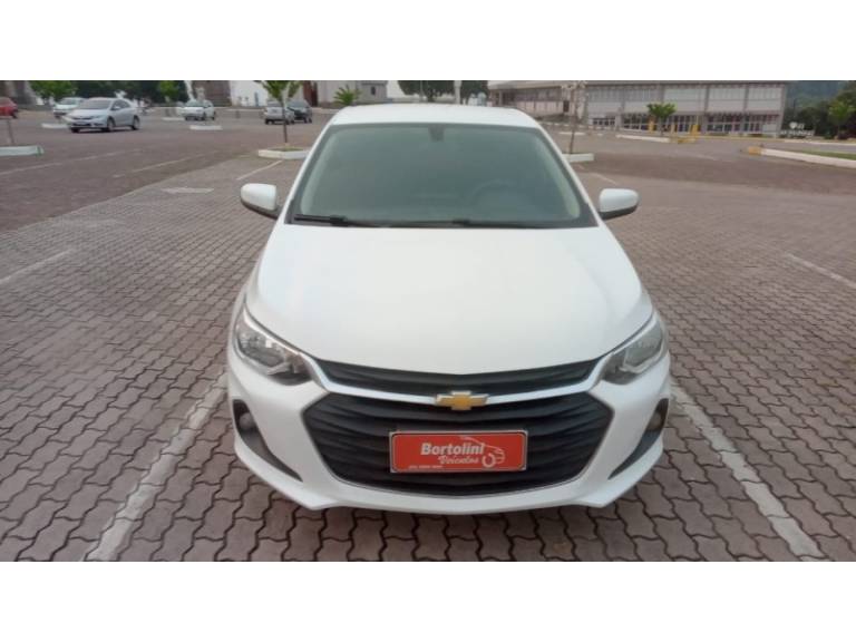 CHEVROLET - ONIX - 2021/2022 - Branca - R$ 76.000,00