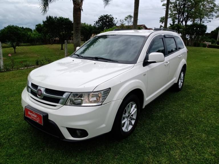 FIAT - FREEMONT - 2013/2014 - Branca - R$ 59.000,00