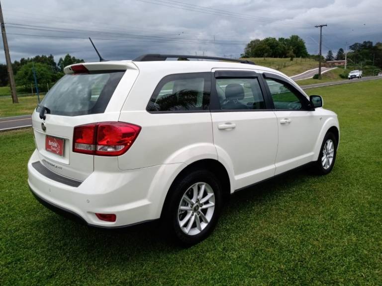 FIAT - FREEMONT - 2013/2014 - Branca - R$ 59.000,00